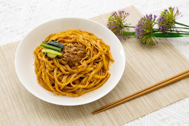 日清中華 THE GOLD 汁なし担々麺