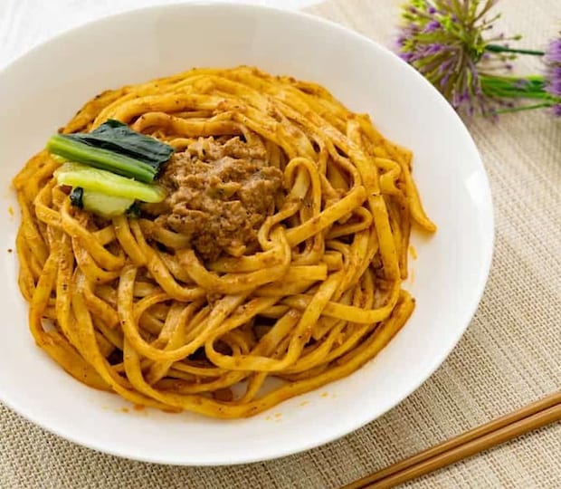 レンチンなのにまるでお店の味!セブン限定「汁なし担々麺」が新登場♪