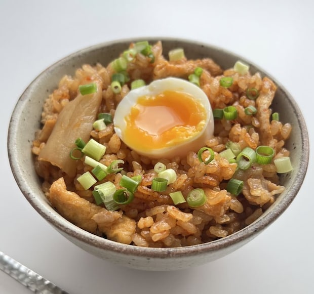 炊飯器におまかせ!「豚肉の炊き込みご飯」なら一杯で大満足♪
