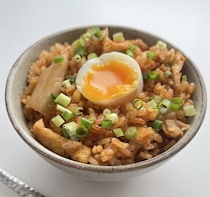 炊飯器におまかせ！「豚肉の炊き込みご飯」なら一杯で大満足♪