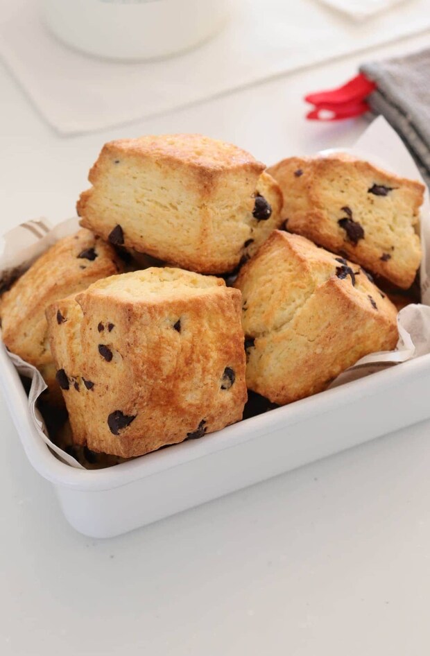 誰でも失敗なし!外はカリッと中はふんわり♪簡単「チョコチップスコーン」レシピ