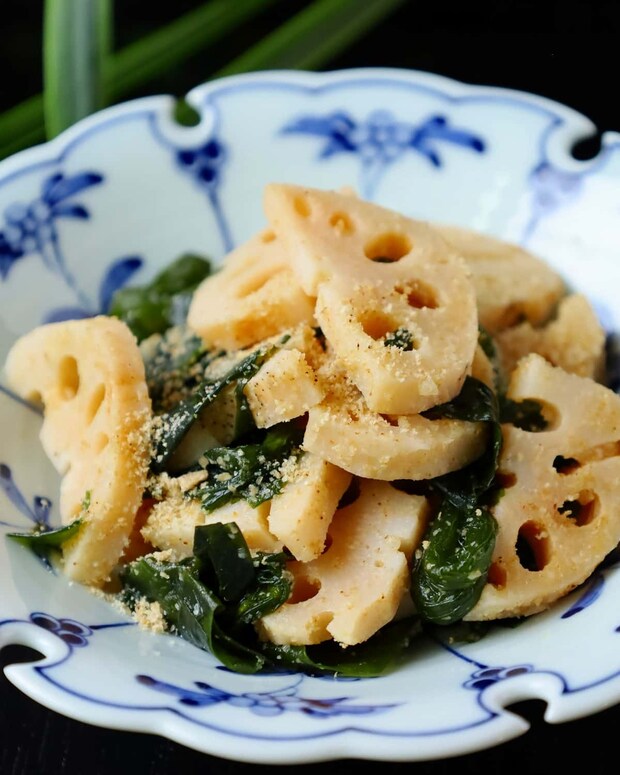 ポリポリ食感がやみつき♪レンジで簡単「れんこんとわかめの塩ナムル」