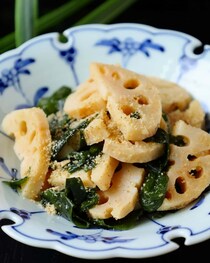 ポリポリ食感がやみつき♪レンジで簡単「れんこんとわかめの塩ナムル」