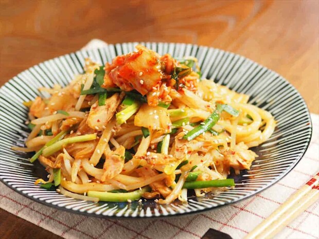筋肉料理人さん ツナ缶でキムチ焼きうどん