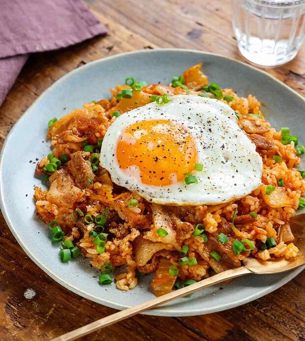ピリッとした辛さにやみつき！簡単「キムチチャーハン」レシピ