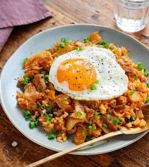 ピリッとした辛さにやみつき！簡単「キムチチャーハン」レシピ