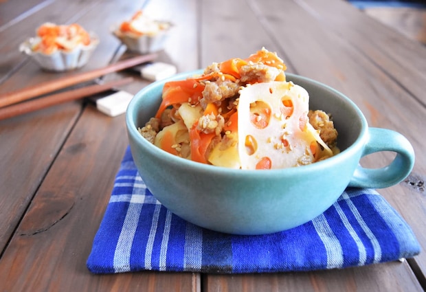 にんじんとれんこんの鶏そぼろきんぴら