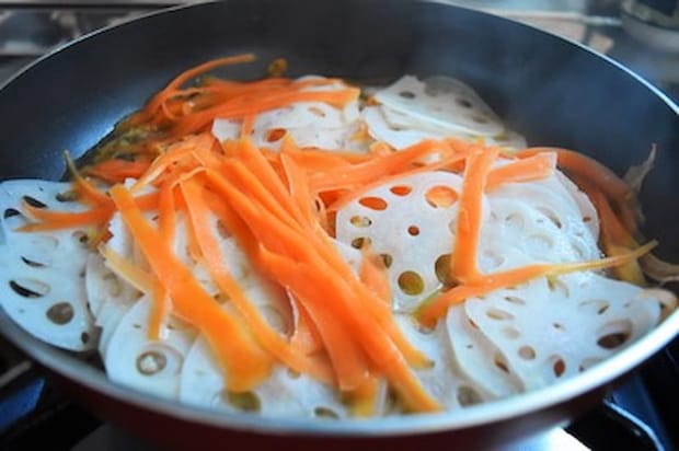 にんじんとれんこんの鶏そぼろきんぴら