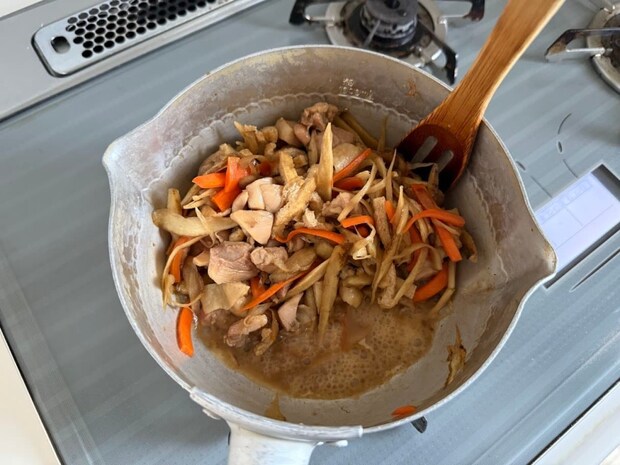 煮汁が少なくなるまで煮詰める