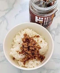 ご飯がいくらあっても足りない！ドンキ「炭火焼き風鶏そぼろ」はおいしくてアレンジも◎