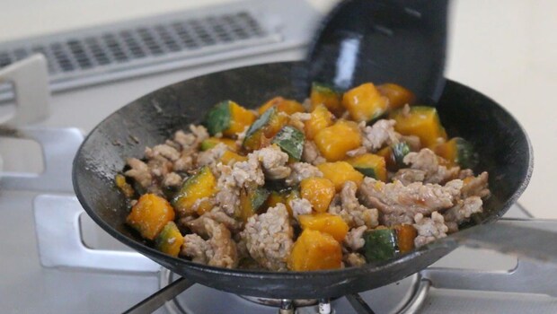 かぼちゃのそぼろ炒めレシピ４