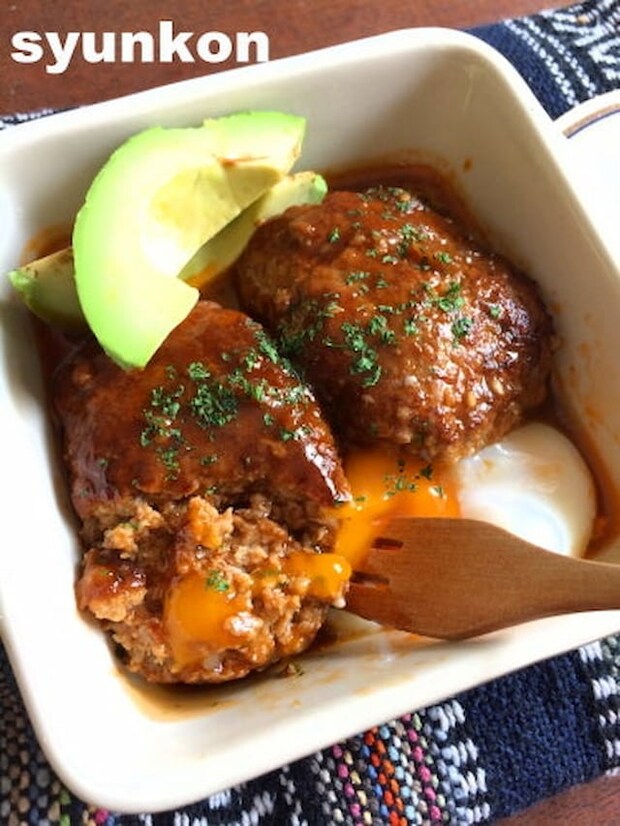 山本ゆりさんの「やわらか煮込みハンバーグ」レシピ