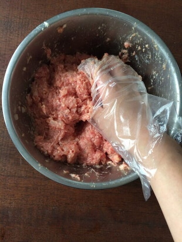 山本ゆりさんの「やわらか煮込みハンバーグ」レシピ