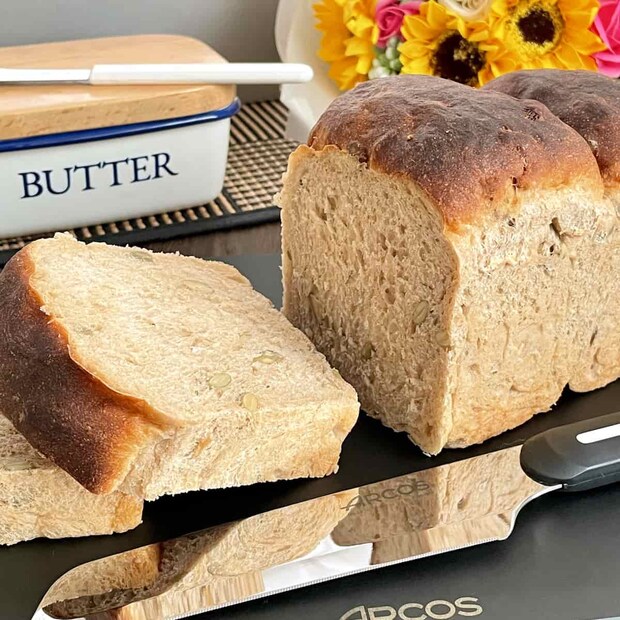 香ばしくてヘルシー♪ホームベーカリーで簡単「全粒粉食パン」レシピ