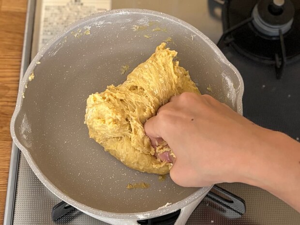 シナモンロール　フライパン　パン作り　簡単パンレシピ