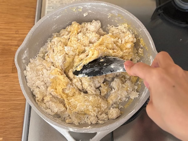 シナモンロール　フライパン　パン作り　簡単パンレシピ