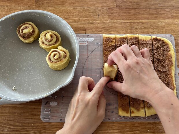 シナモンロール　フライパン　パン作り　簡単パンレシピ