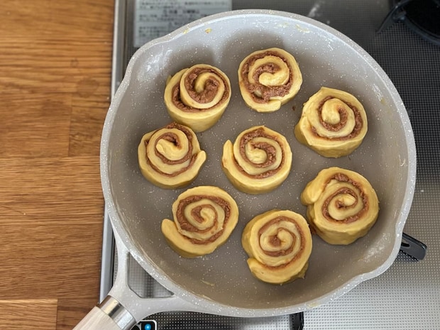 シナモンロール　フライパン　パン作り　簡単パンレシピ