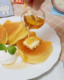 型に入れて焼くだけ！ねこ型がかわいい「スフレパンケーキ」の作り方【型は100均で♪】