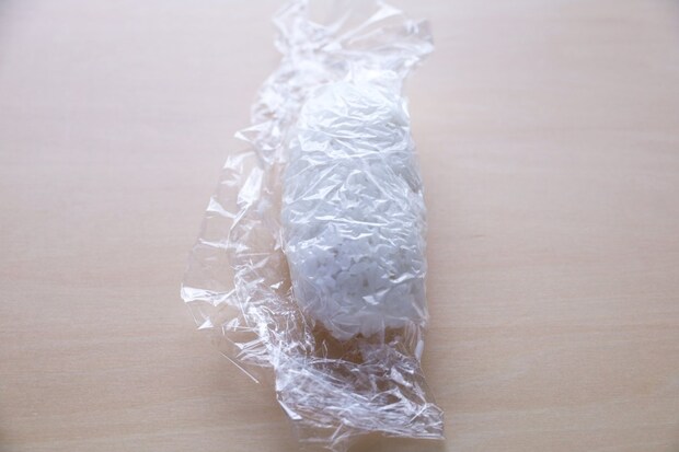 「ハロウィンのスティックおにぎり」レシピ_あっかんべーおばけ