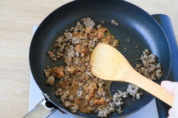 小松菜と厚揚げの味噌そぼろ炒め