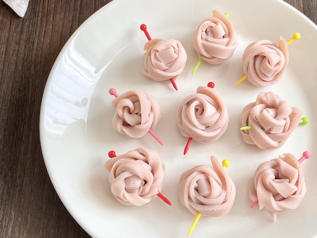 お弁当のプチおかずにも♪「魚肉ソーセージのばら」の作り方