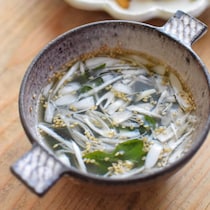 お湯を注ぐとすぐ飲める♪簡単「即席スープ」レシピ