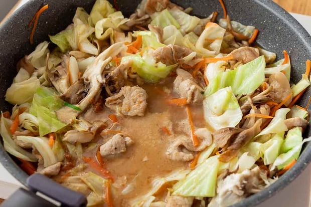 「豚肉ときのこのこっくりみそビーフン」レシピ