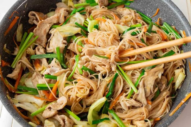 「豚肉ときのこのこっくりみそビーフン」レシピ