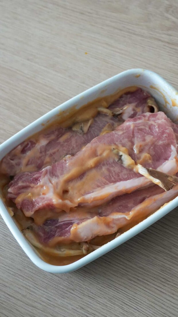 豚肉を漬ける