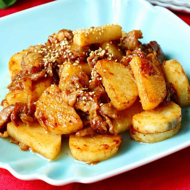 みそ風味にやみつき♪材料2つで作れる 「シャキシャキ長芋と豚こまのスタミナ炒め」