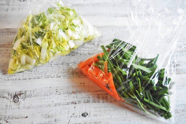 松本ゆうみ（ゆーママ）さんの食べ応え満点♪「豚肉と白菜の韓国風おかずサラダ」レシピ 工程2