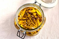 レンチンでOK！「きのこ」を「オイル」に漬けておいしく使おう！