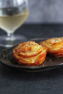 スライスしたじゃがいもで！カリほく「ベーコンチーズのポテトミルフィーユ」の作り方