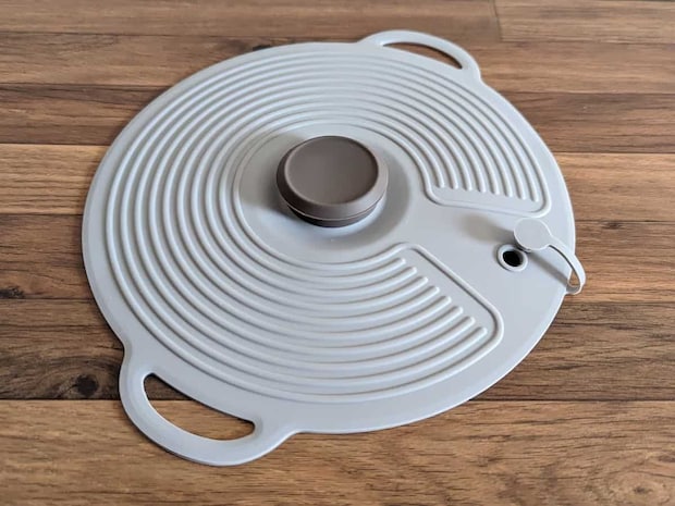 もうラップいらず？ダイソーの「シリコーン鍋蓋」が万能すぎる！