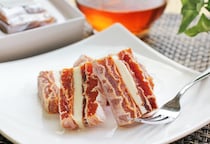 濃厚で贅沢。ギフトにしたいハイブリッドな「干し柿スイーツ」3選【秋のお取り寄せ】