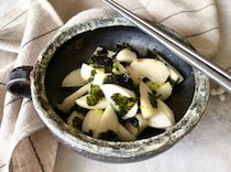 かぶの甘みを堪能！「焼きかぶのナムル」のレシピ