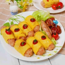 ケチャップご飯を卵でくるり♪お弁当にぴったり「オムライスおにぎり」レシピ