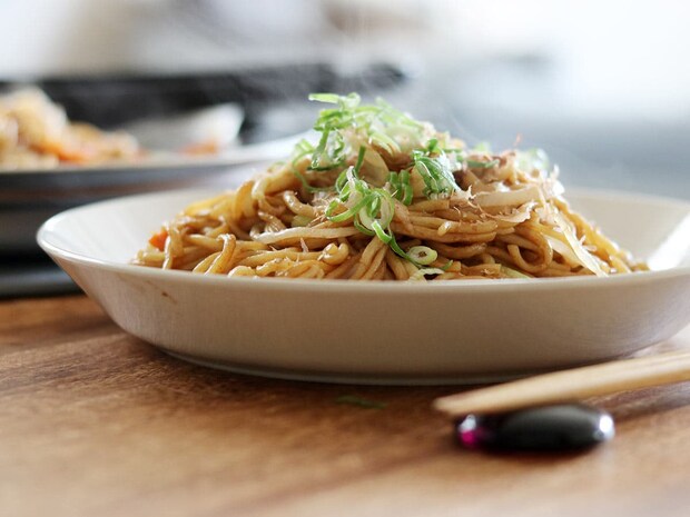 温野菜だけじゃない！焼きそば・パスタからチャプチェまで。蒸し器で簡単「絶品麺」レシピをご紹介