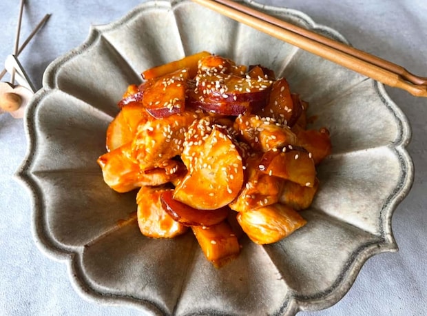 甘辛だれがやみつき！鶏むね肉とさつまいもで作る「ヤンニョムチキン」