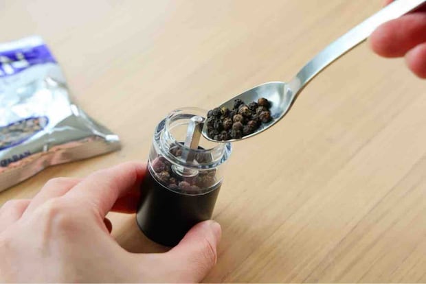 Russell Hobbs（ラッセルホブス）　「電動ミル ソルト＆ペッパー ミニ」