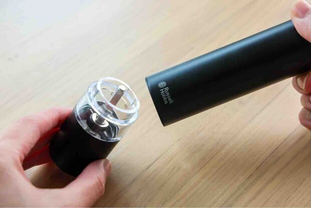 Russell Hobbs（ラッセルホブス）　「電動ミル ソルト＆ペッパー ミニ」