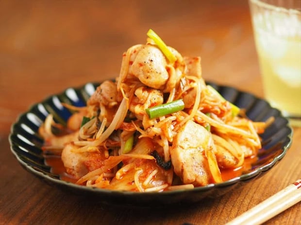 筋肉料理人さん 鶏もも肉ともやしのキムチ炒め