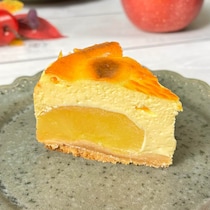 まるごとどーん！幸せいっぱい「りんごのとろけるチーズケーキ」レシピ
