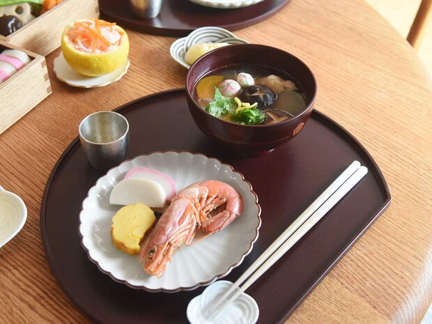 呉須猫 菊割5.5寸皿