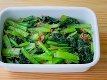 食材1つで簡単！スガさんの「小松菜和え」が作り置きに便利♪