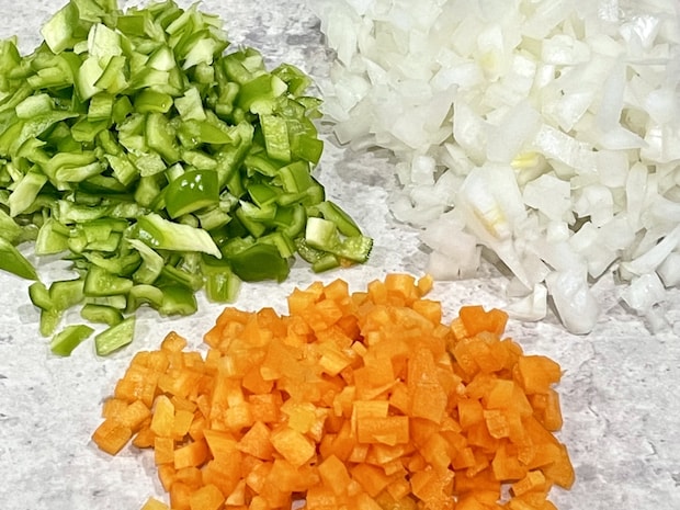 豚ひき肉で作る野菜たっぷりの味付きメンチカツ