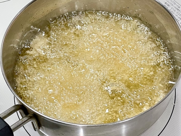 豚ひき肉で作る野菜たっぷりの味付きメンチカツ