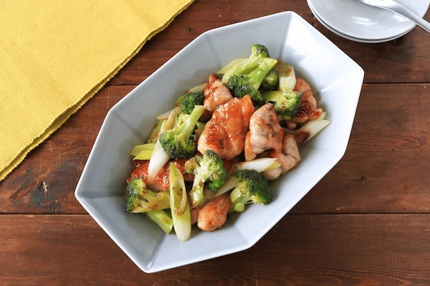 ブロッコリーが固くならないコツ付き!「鶏肉とブロッコリーの中華炒め」の作り方