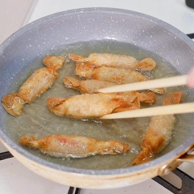 赤ウインナーのパリパリぎょうざ02